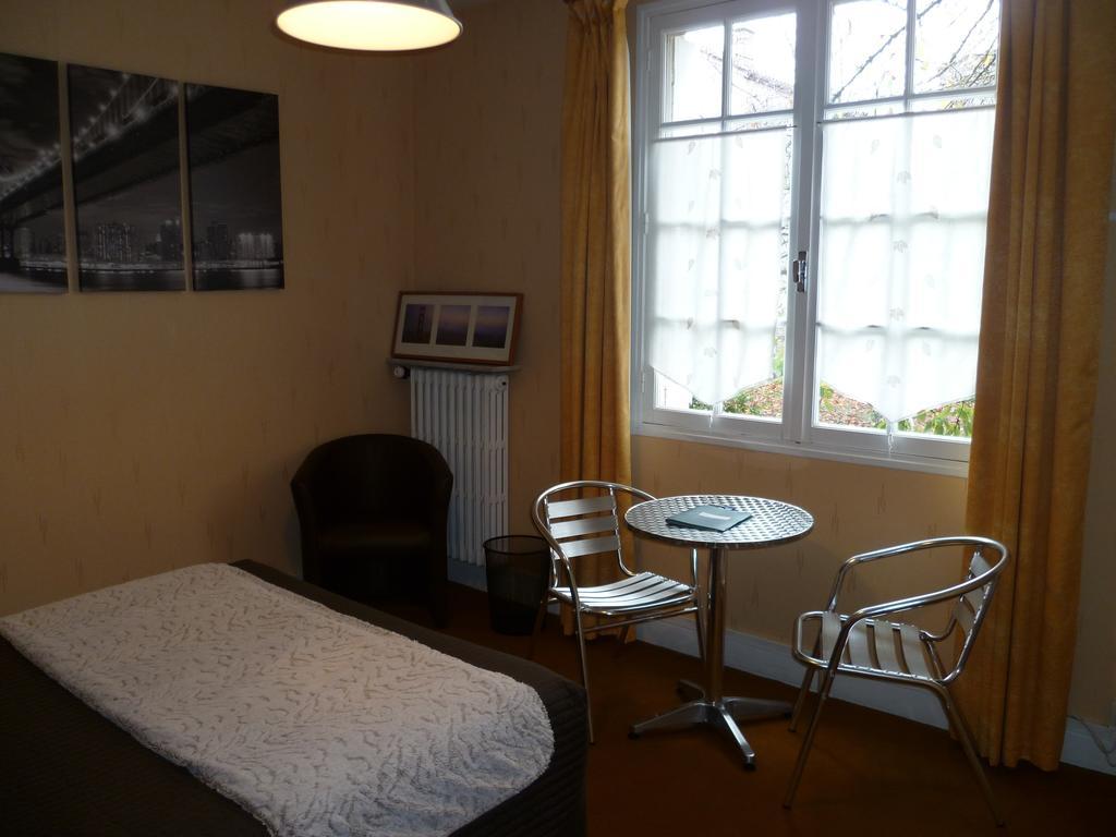 Hotel La Residence Villeneuve-sur-Lot Rum bild
